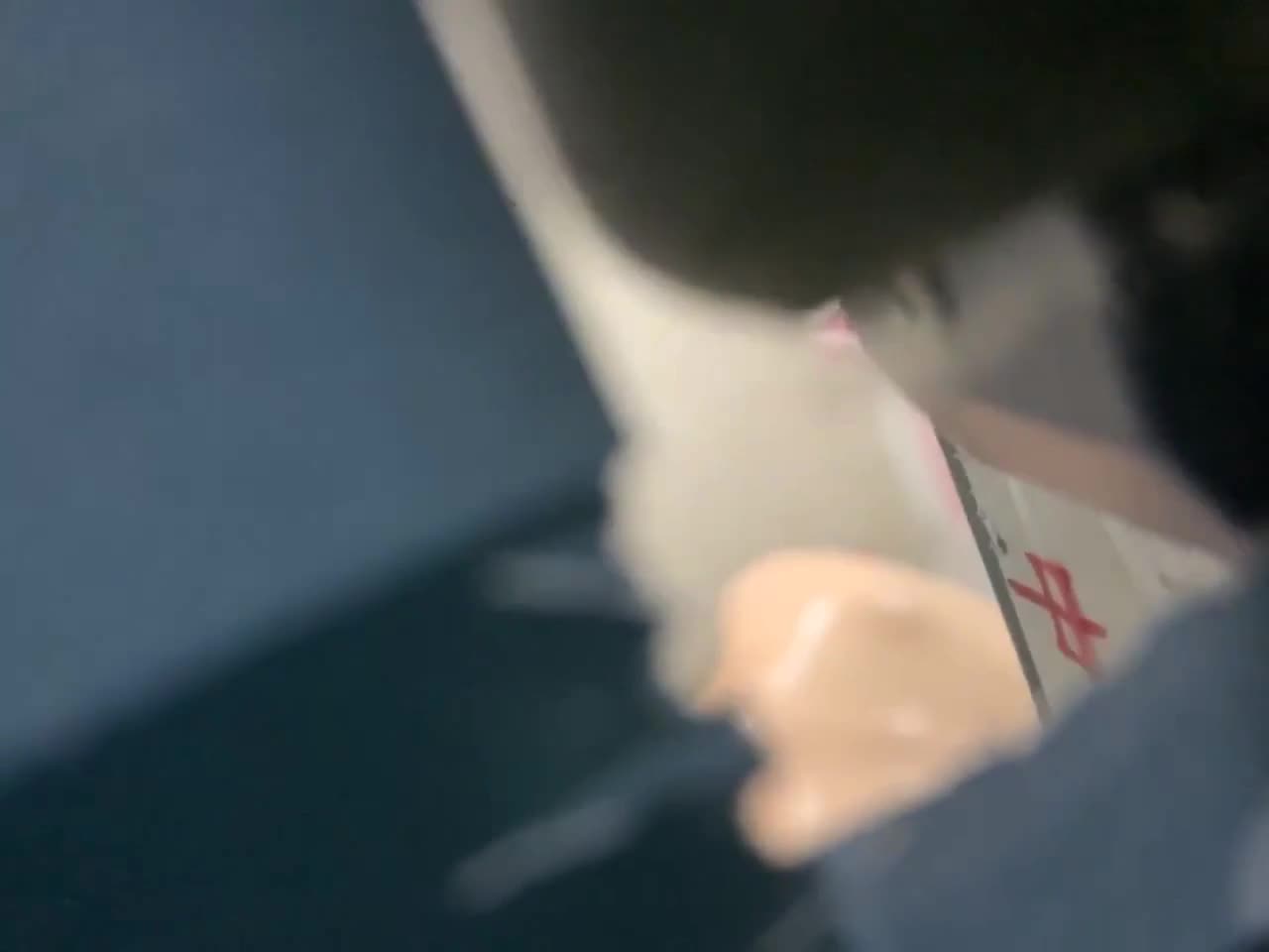 上次偷窥隔壁邻居白领洗澡❤️差点被发现很久不敢去了昨晚看完世界杯有点忍不住又去偷窥花睡衣的姐姐洗澡