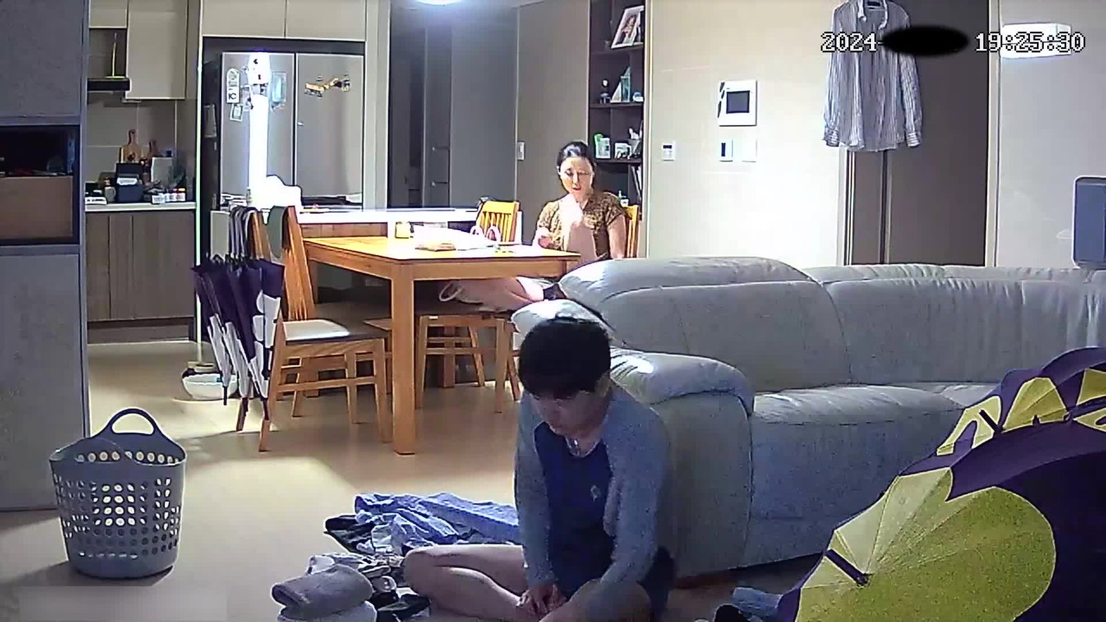 A13693❤️✅【摄像头破解】颜值母女全裸曝光2某房原版