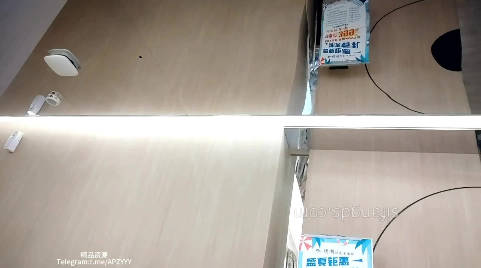 浴室偷拍肤白貌美 (5).MP4