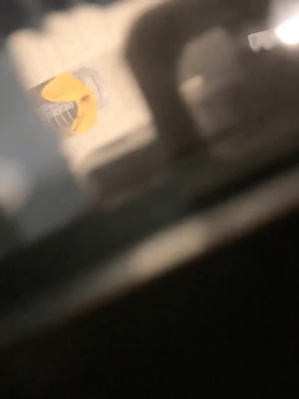 昨天运气不错❤️又偷窥到楼下几个合租的丸子头白领姐姐洗澡搓逼换上黑色睡衣