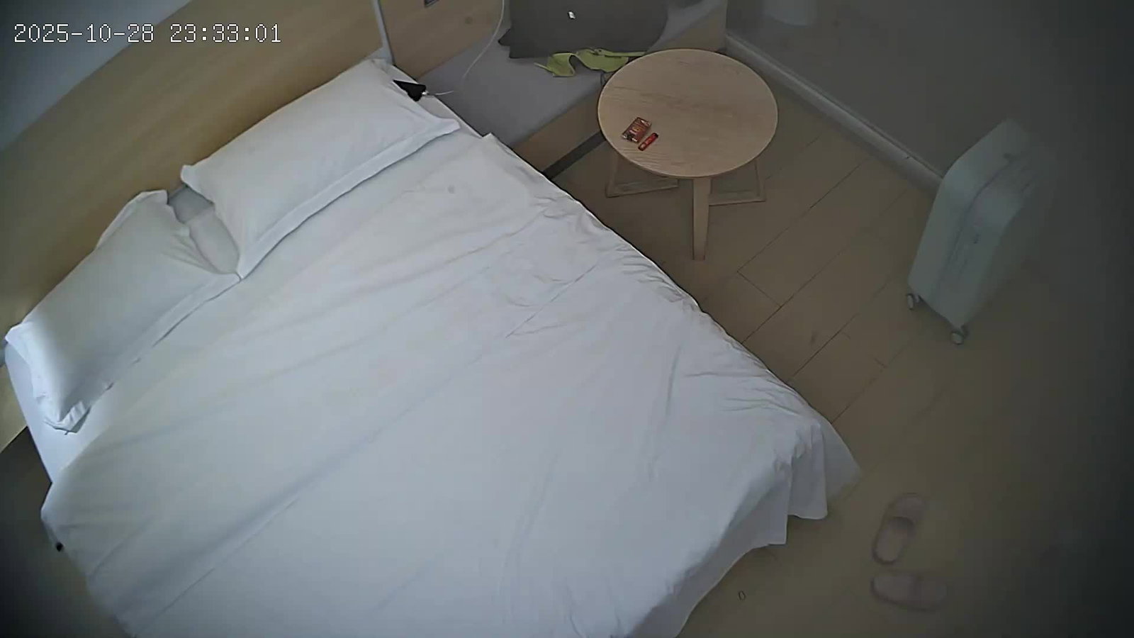 酒店偷拍❤️带着结婚证住宿的新婚夫妻古灵精怪的可爱新婚媳妇迫不及待的想挨操