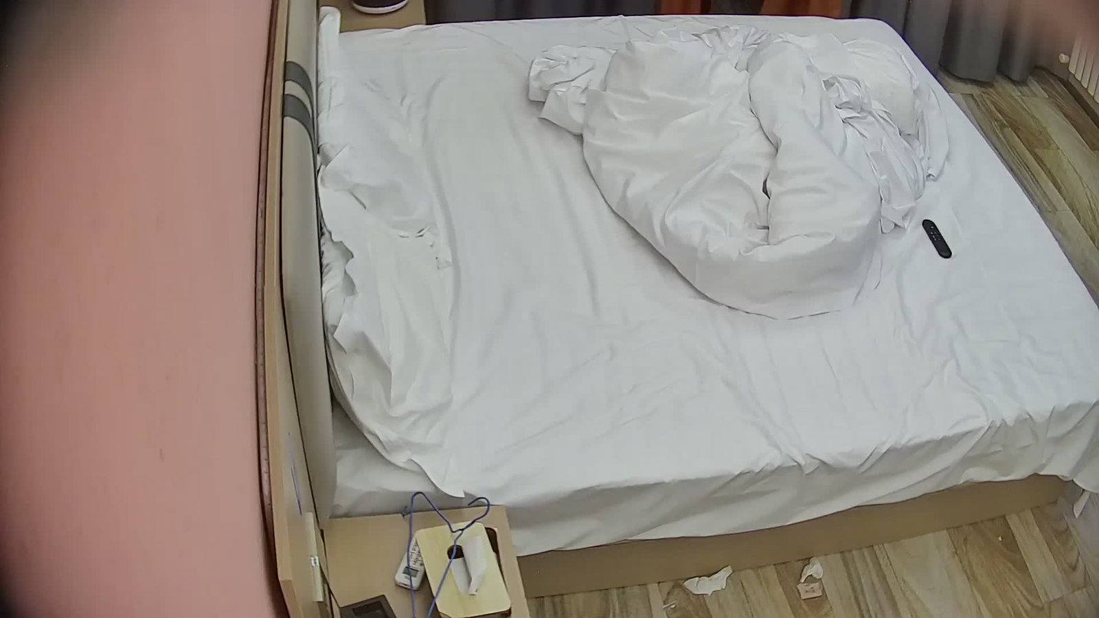 酒店偷拍❤️牛仔裤模特身材奶白皮肤高颜值美女被男友操得表情一脸享受